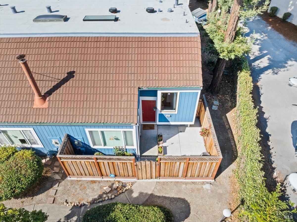 5014 Country Club Dr