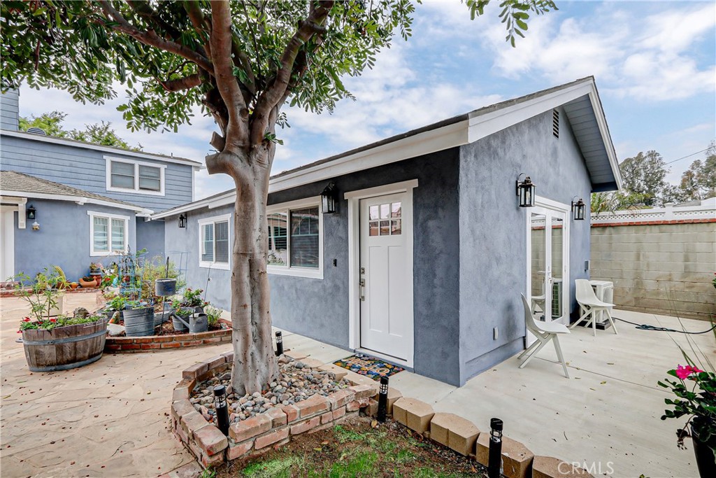 1228 Hickory