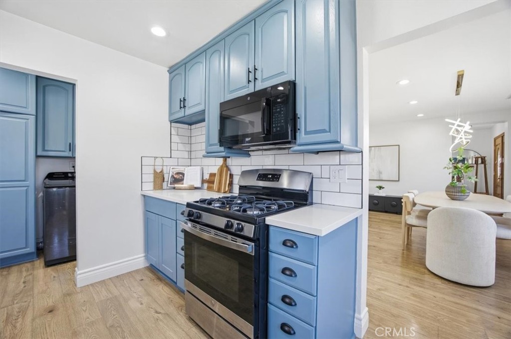 2118 W 177th