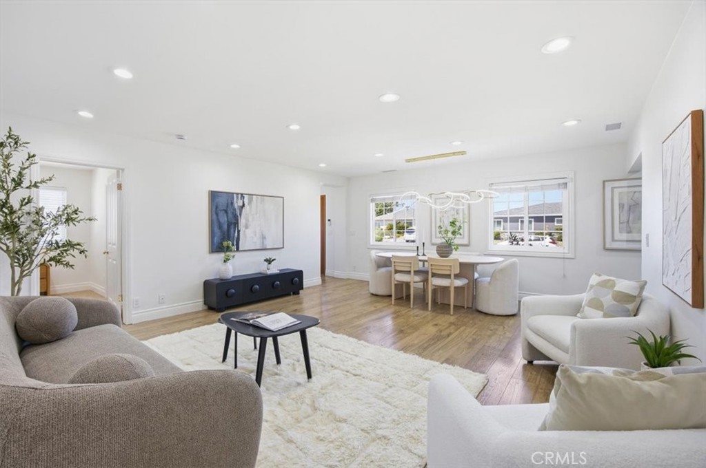 2118 W 177th