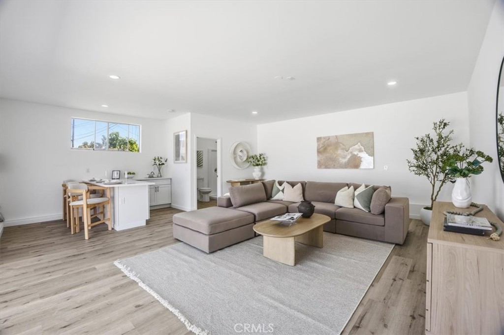 2118 W 177th