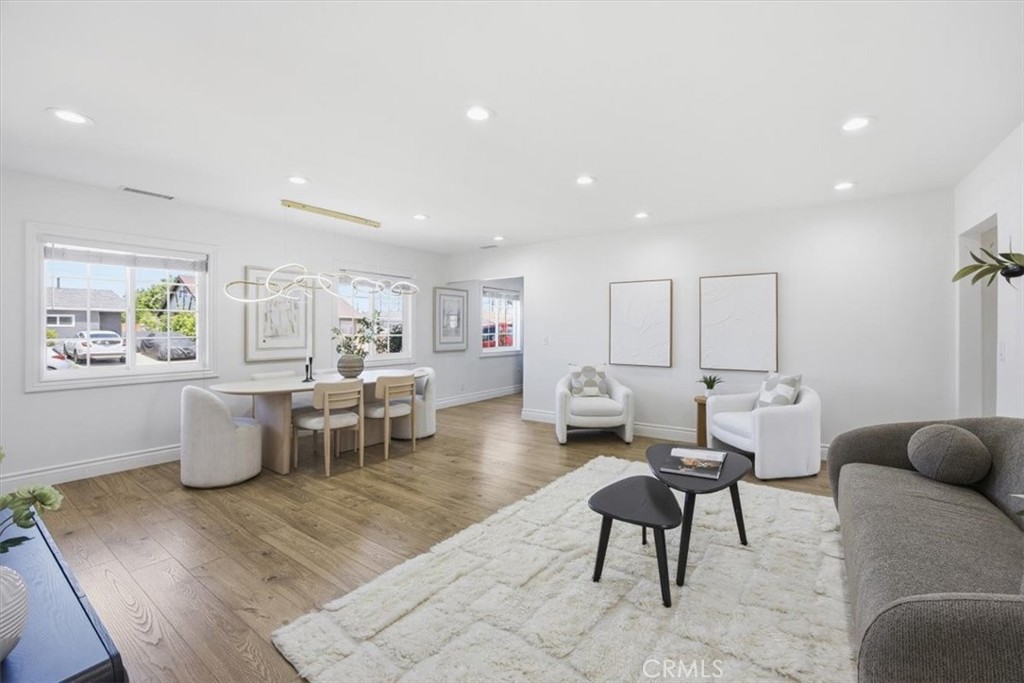 2118 W 177th