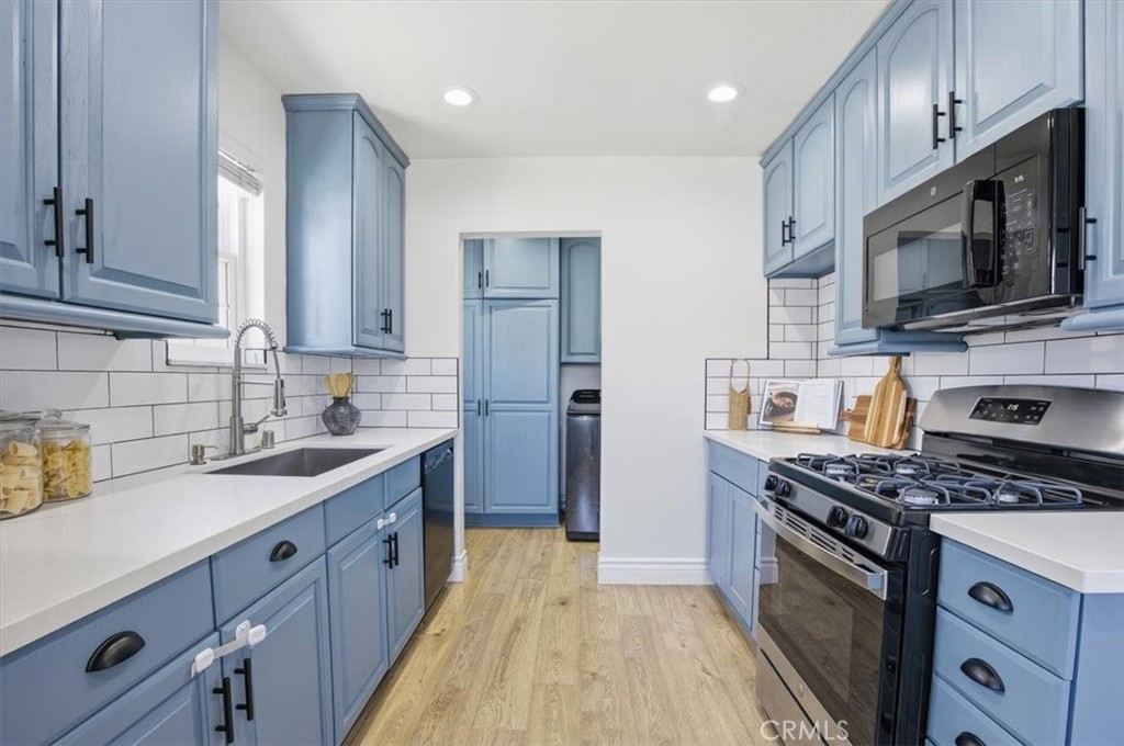 2118 W 177th