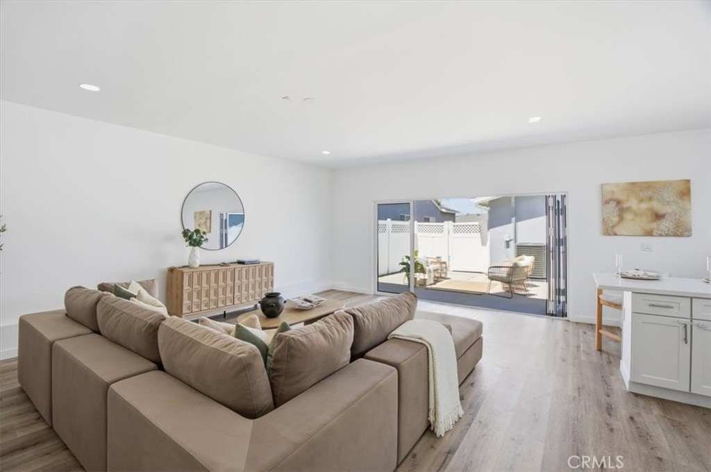 2118 W 177th