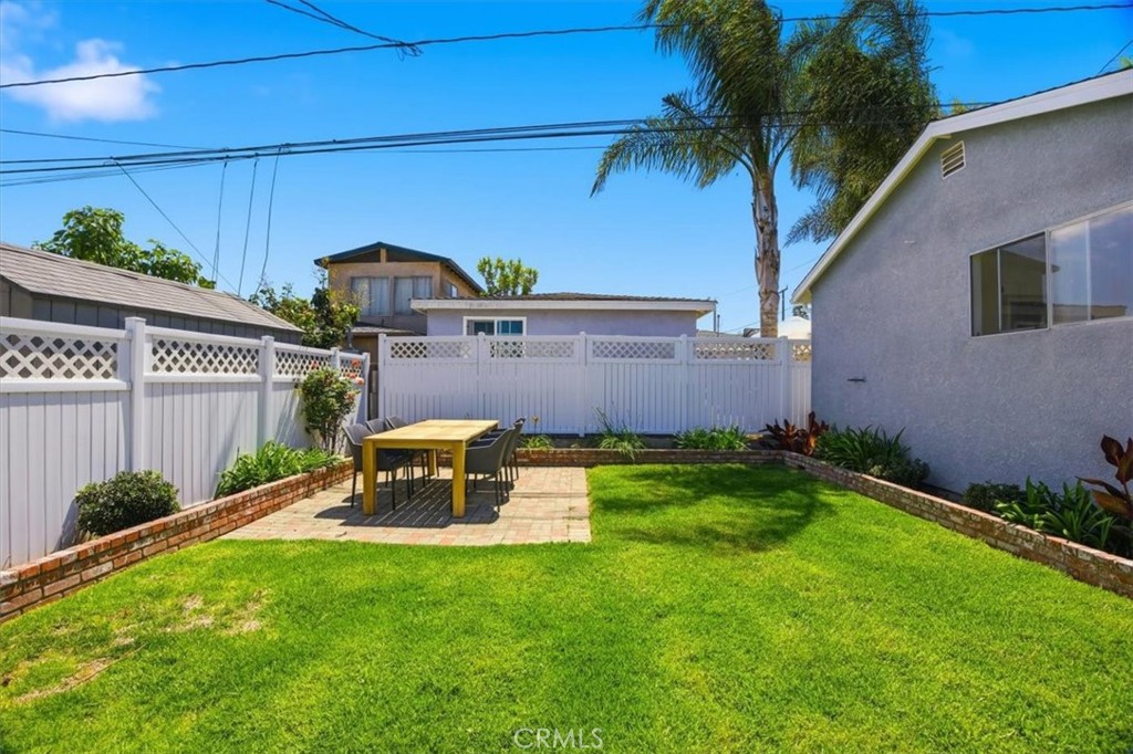 2118 W 177th