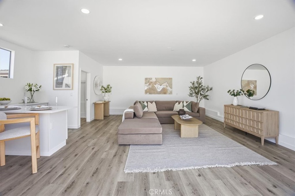 2118 W 177th