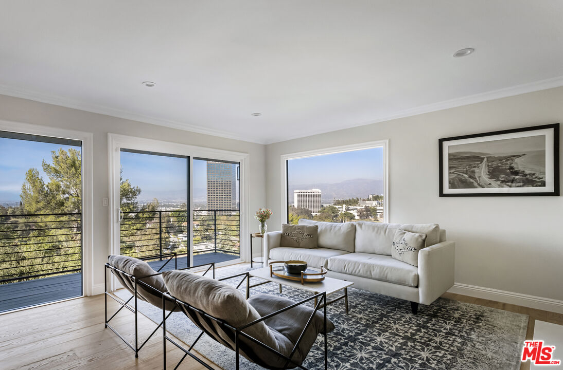 3589 Multiview Dr