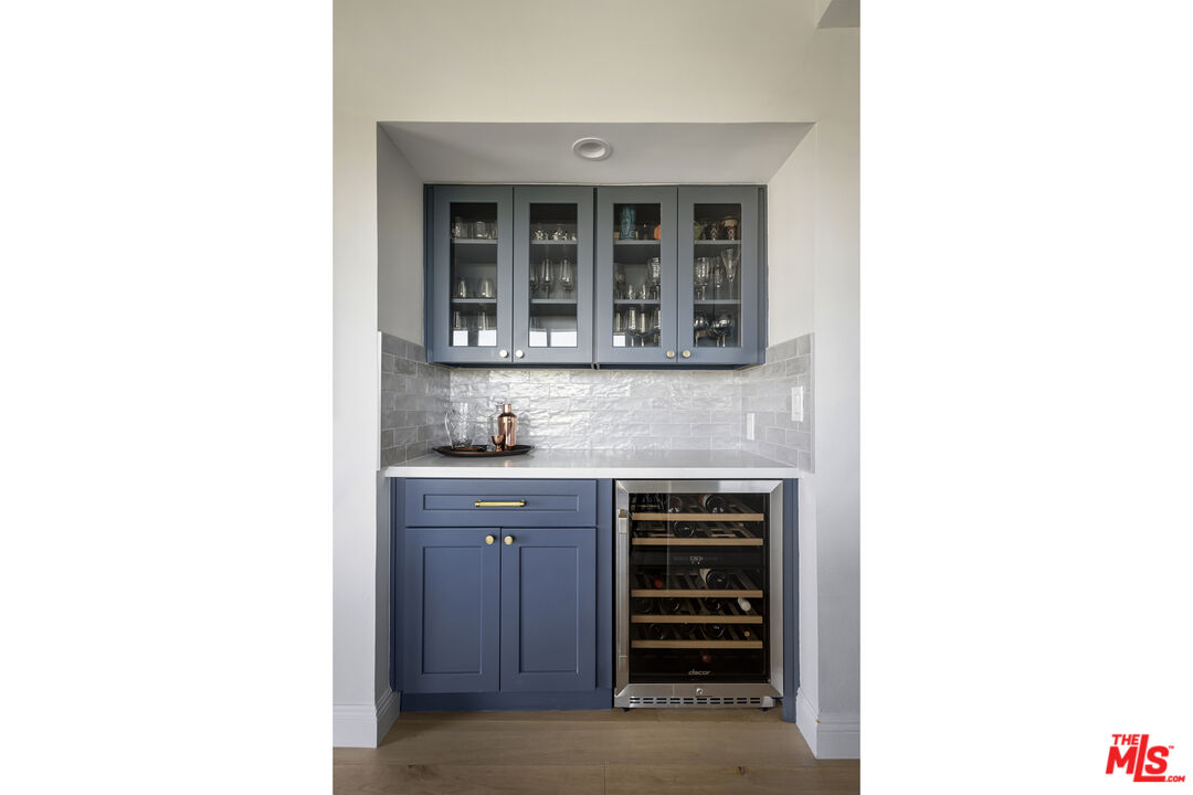 3589 Multiview Dr