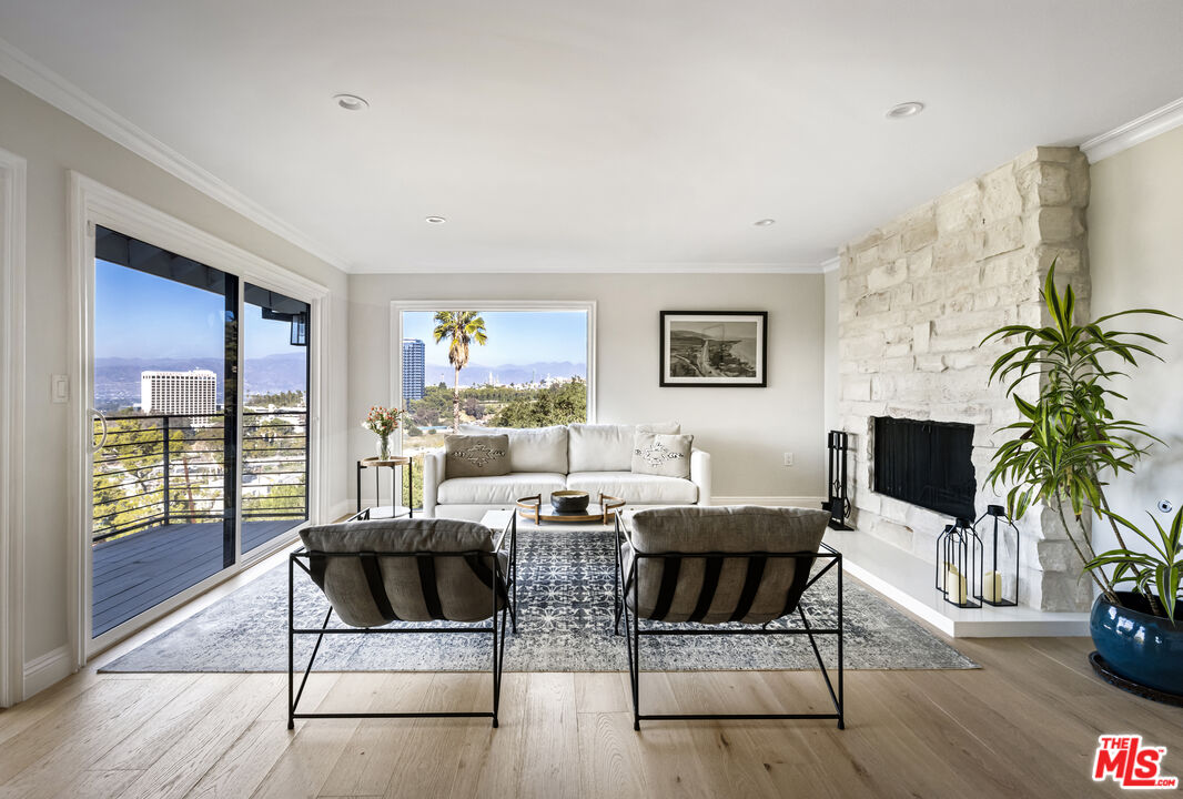 3589 Multiview Dr