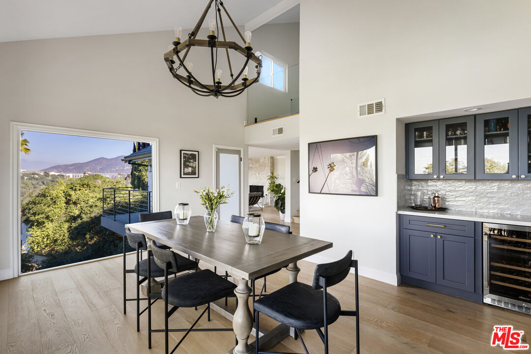 3589 Multiview Dr