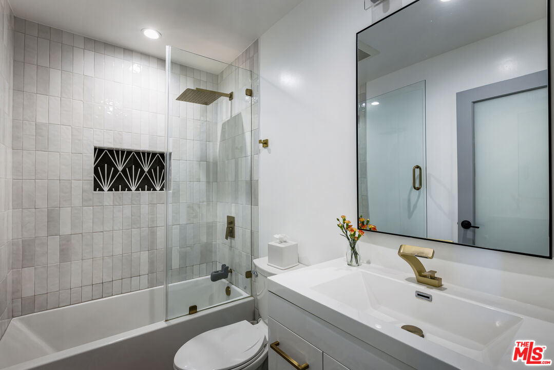 3589 Multiview Dr