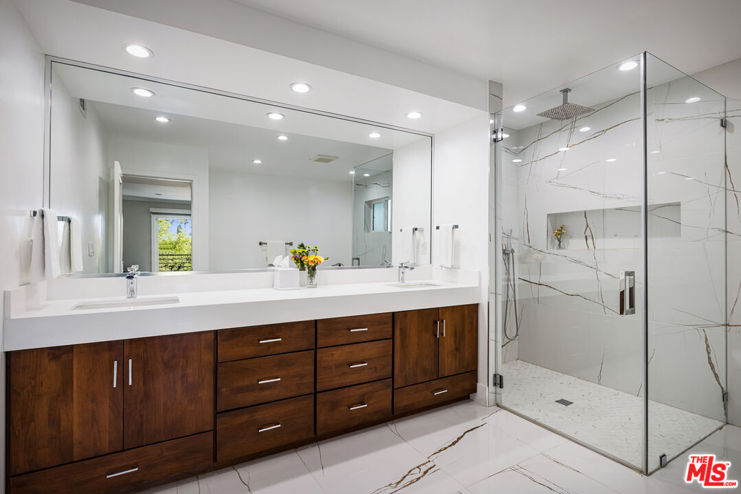 3589 Multiview Dr