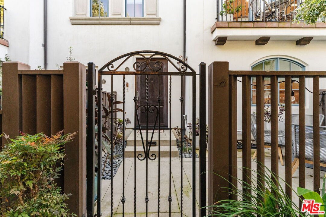 1619 Artesia Blvd Unit: A