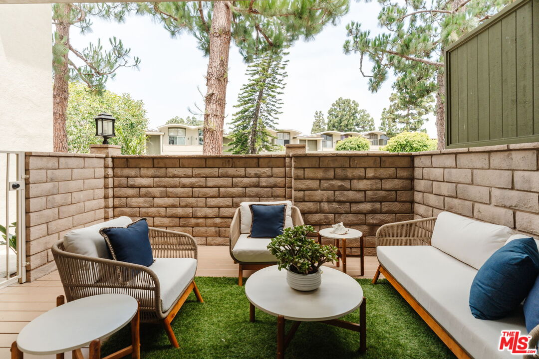 13210 Fiji Way Unit: M
