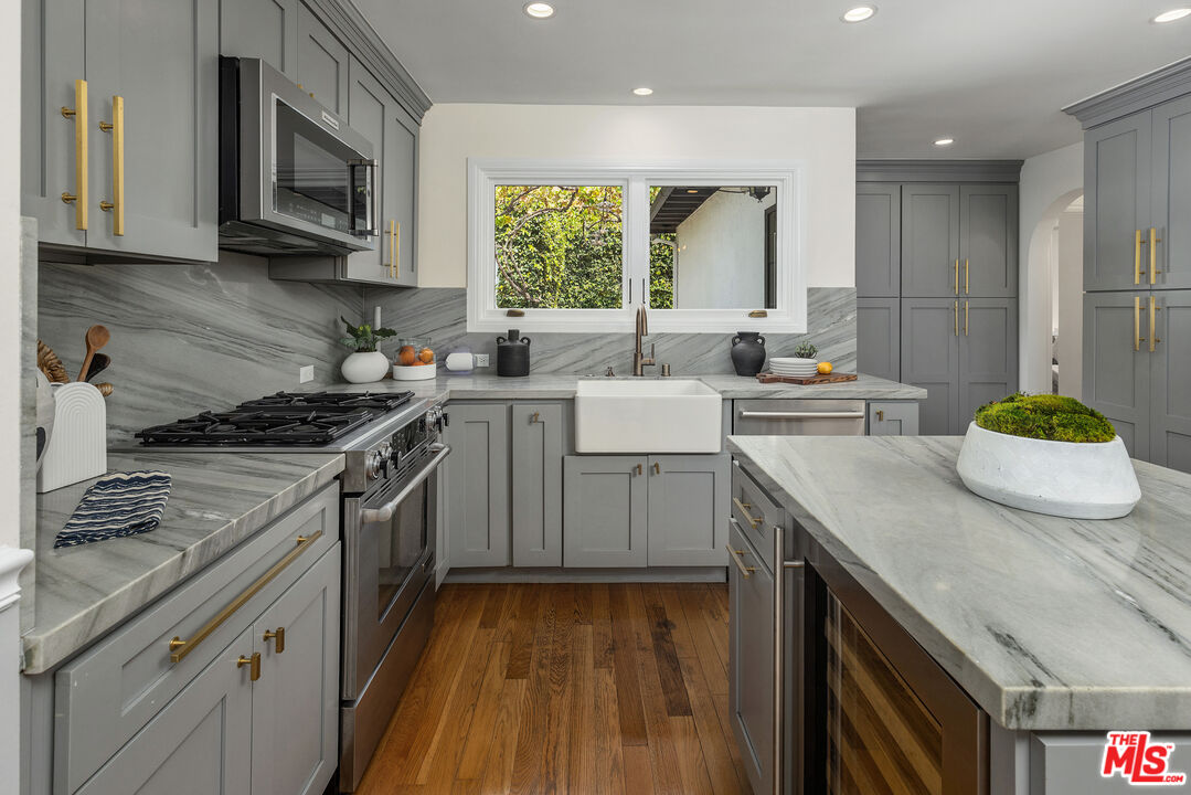 2366 Edgewater Ter