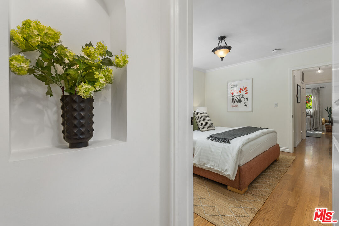 2366 Edgewater Ter