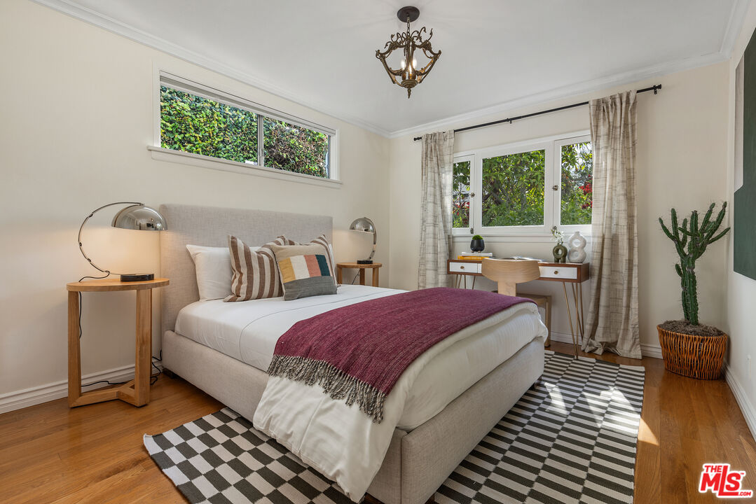 2366 Edgewater Ter