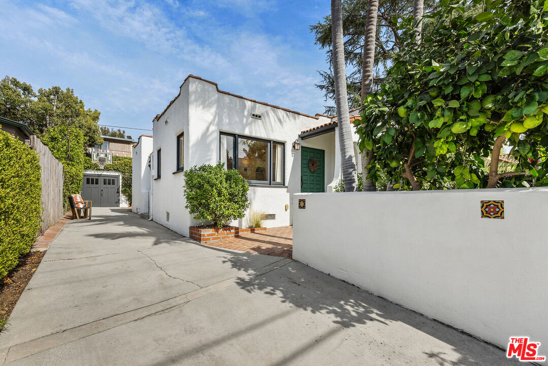 2366 Edgewater Ter