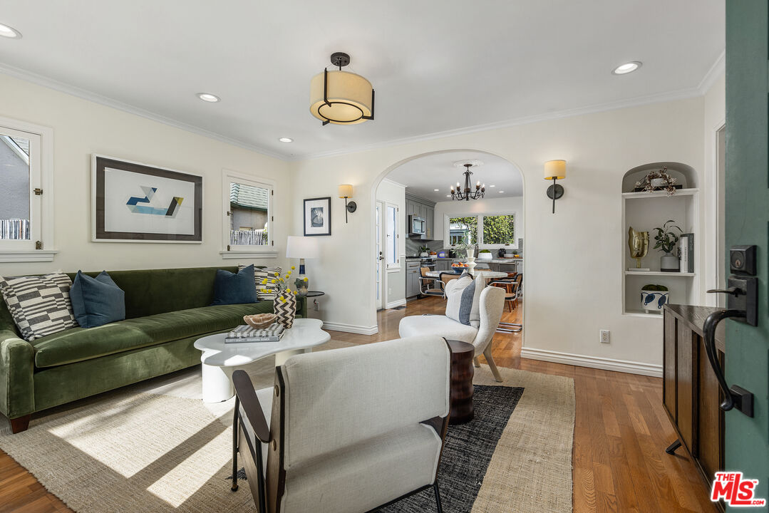 2366 Edgewater Ter