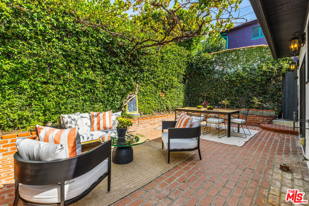2366 Edgewater Ter