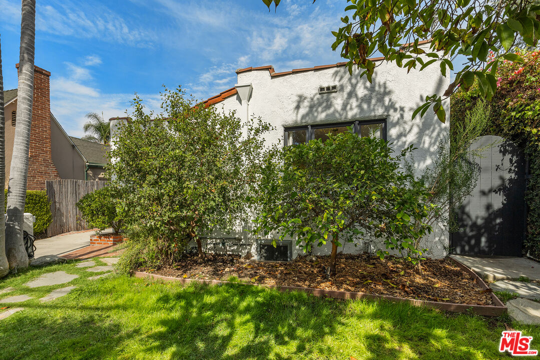 2366 Edgewater Ter