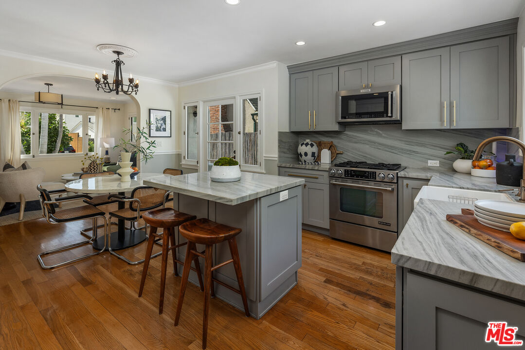 2366 Edgewater Ter