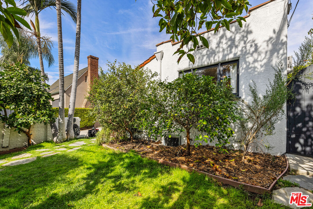2366 Edgewater Ter