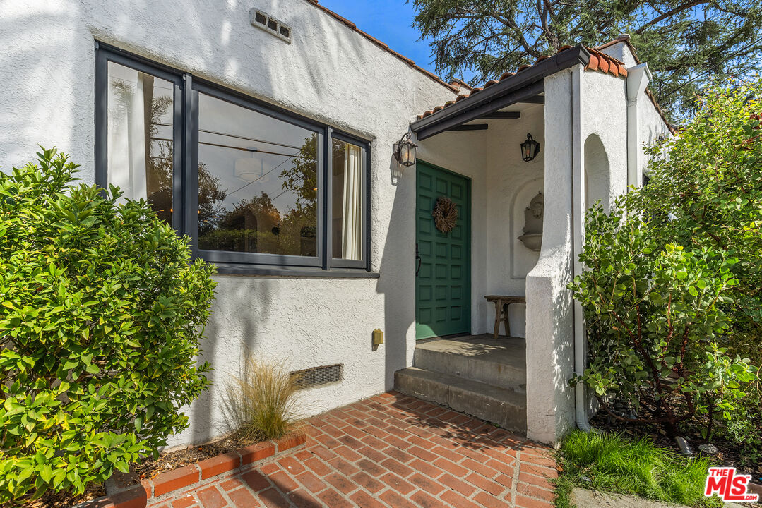 2366 Edgewater Ter