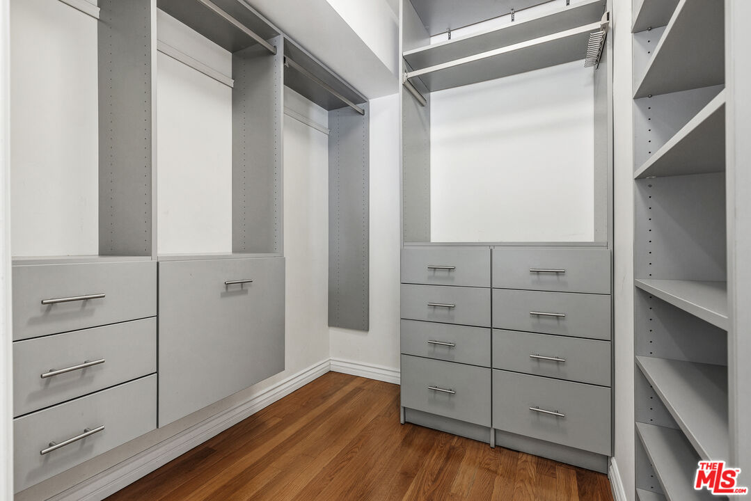 2366 Edgewater Ter