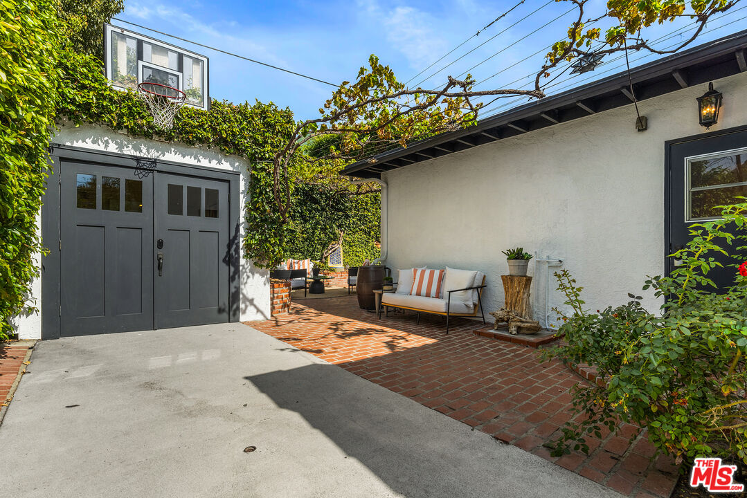 2366 Edgewater Ter