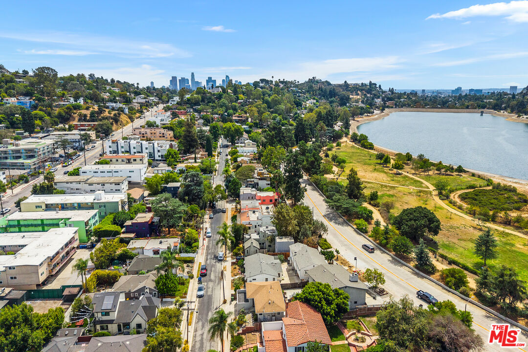 2366 Edgewater Ter