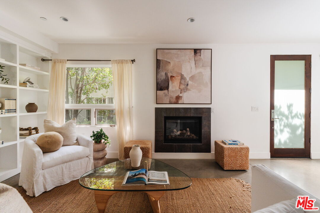 811 19th St Unit: 2