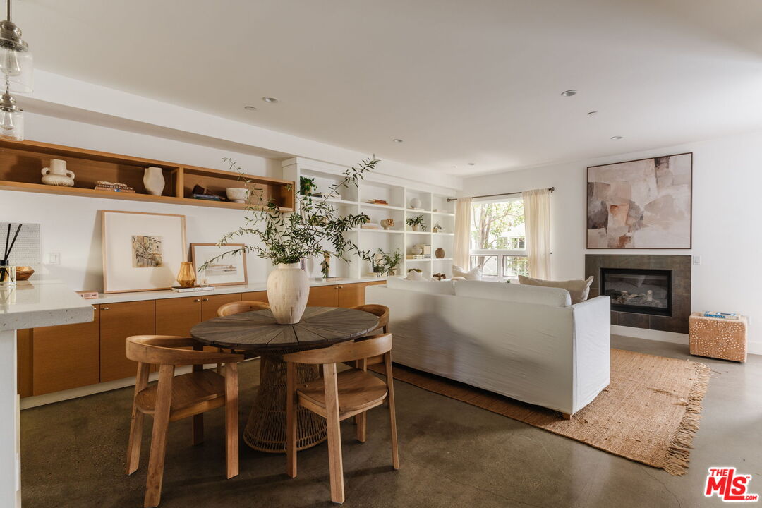 811 19th St Unit: 2