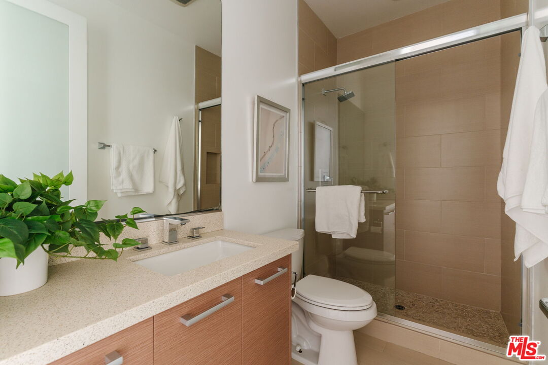 811 19th St Unit: 2