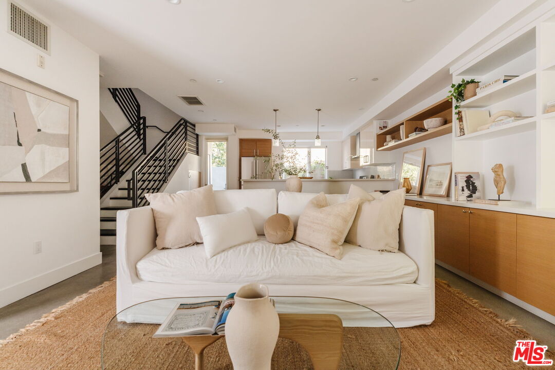 811 19th St Unit: 2