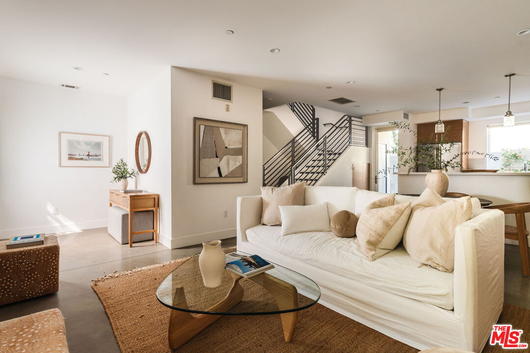 811 19th St Unit: 2