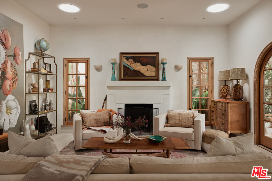 918 N La Jolla Ave