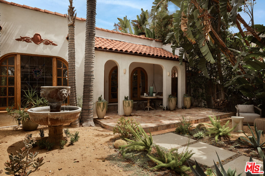 918 N La Jolla Ave