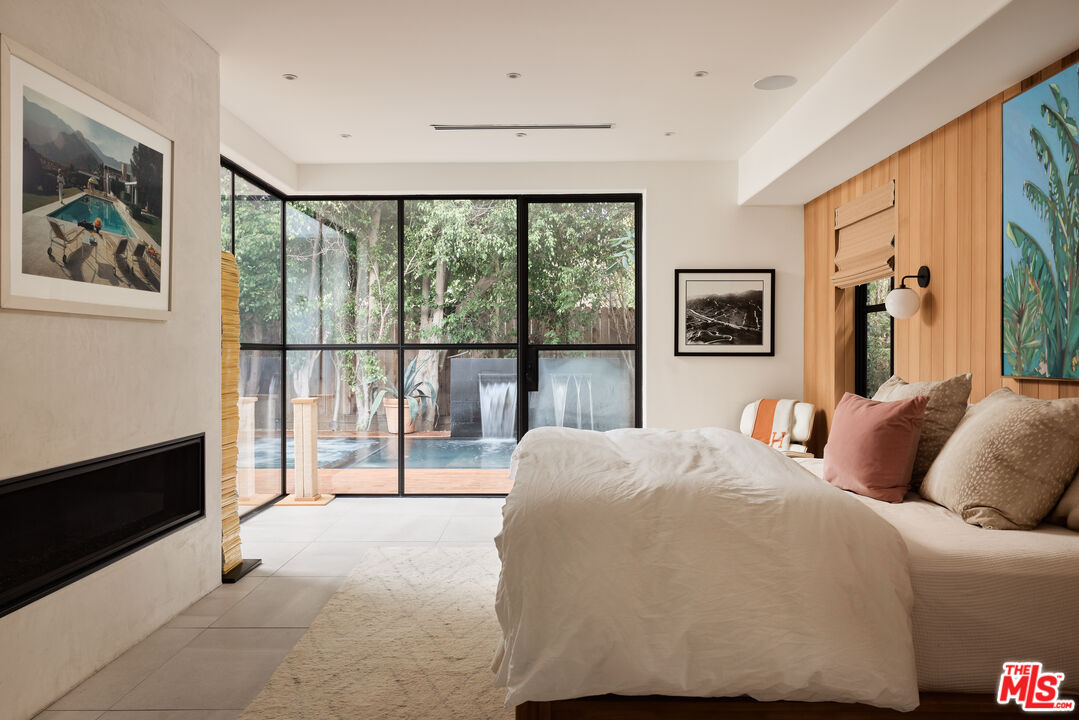 918 N La Jolla Ave