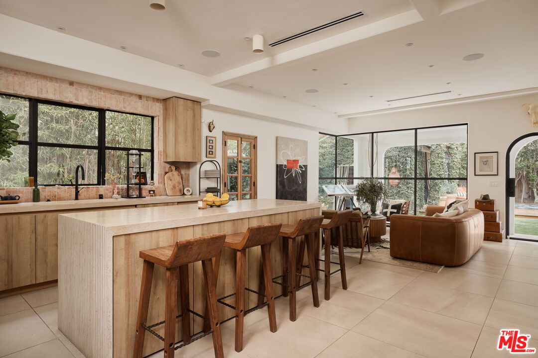 918 N La Jolla Ave