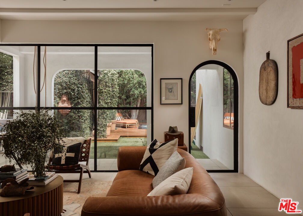 918 N La Jolla Ave