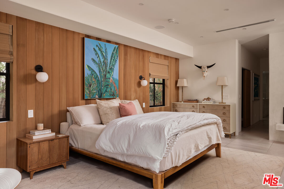 918 N La Jolla Ave