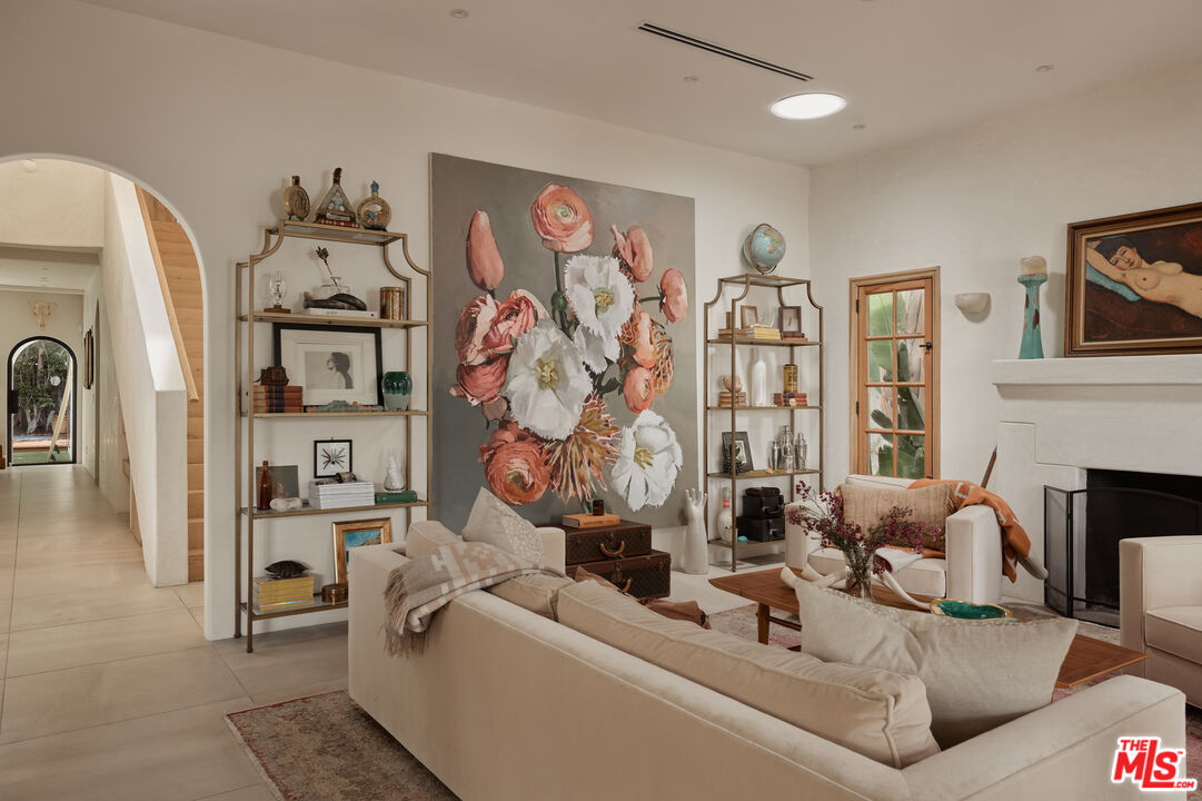 918 N La Jolla Ave