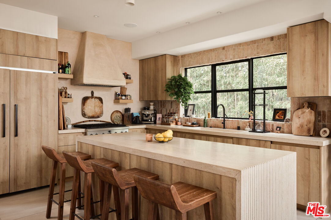 918 N La Jolla Ave