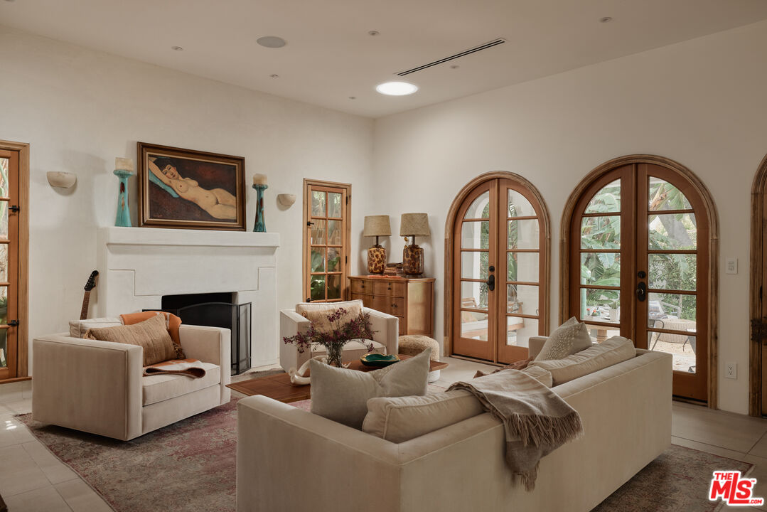 918 N La Jolla Ave