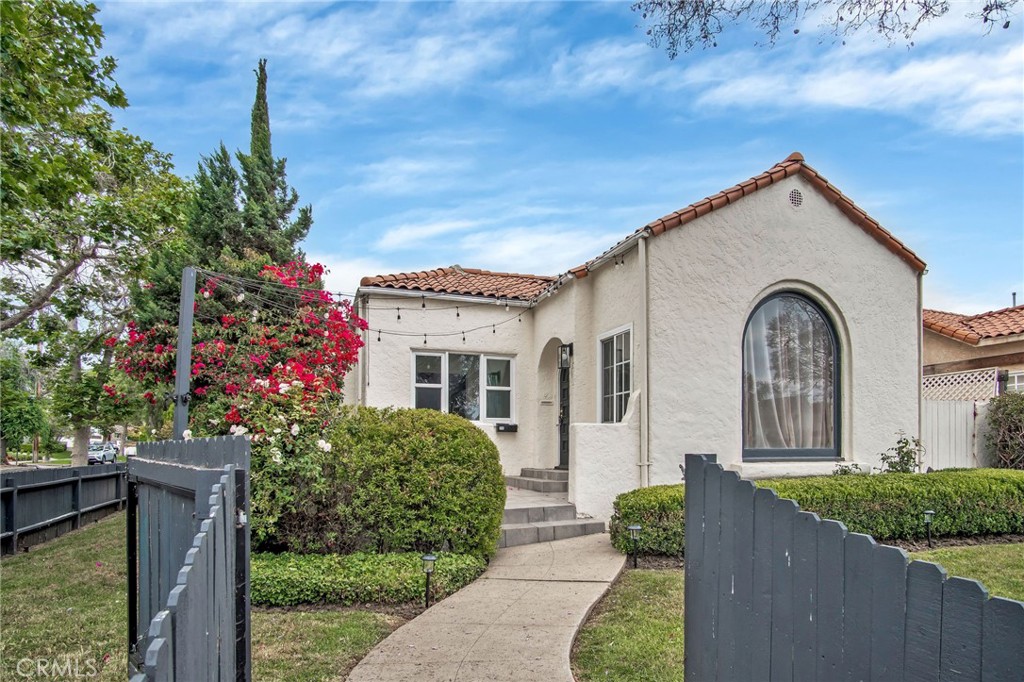 546 N Martel Avenue