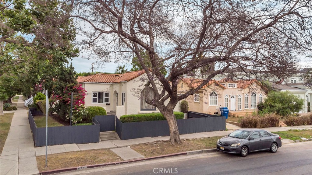 546 N Martel Avenue