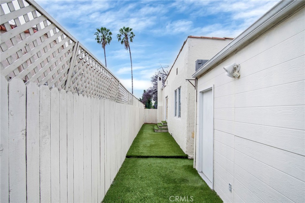 546 N Martel Avenue