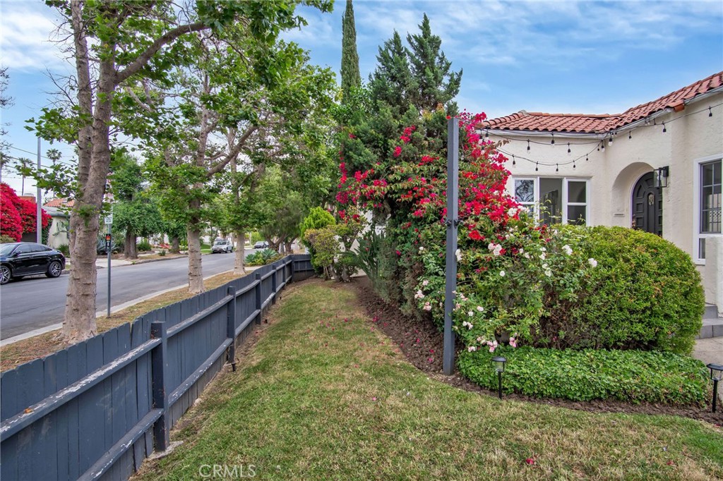 546 N Martel Avenue