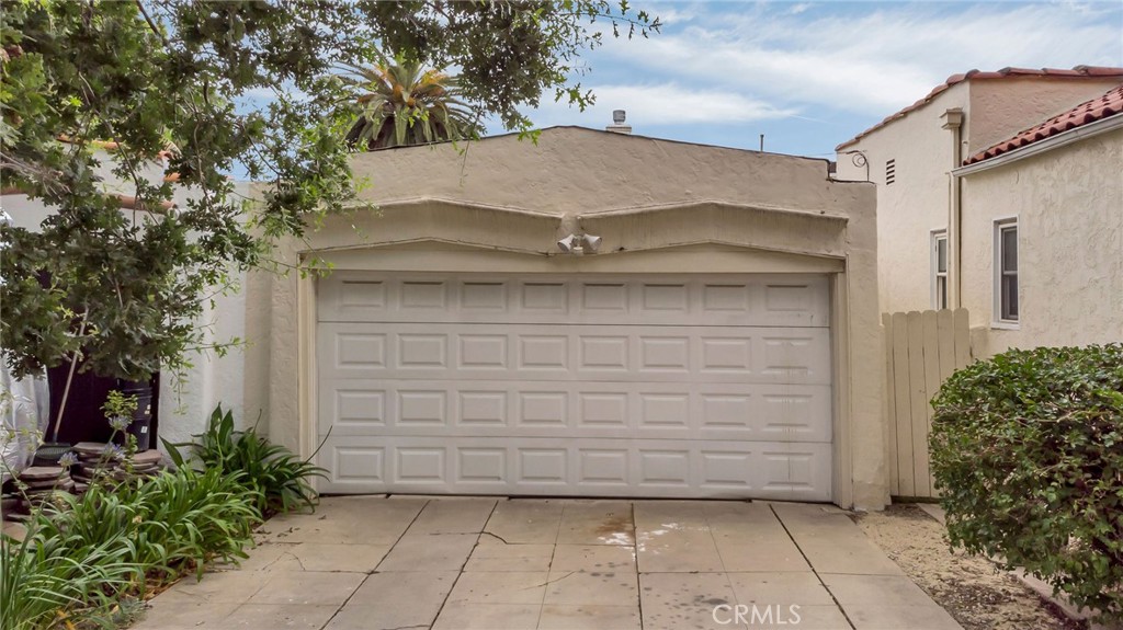 546 N Martel Avenue